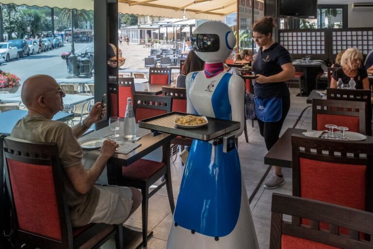 Exploring How Food Robotics Transforms Our Dining Experience